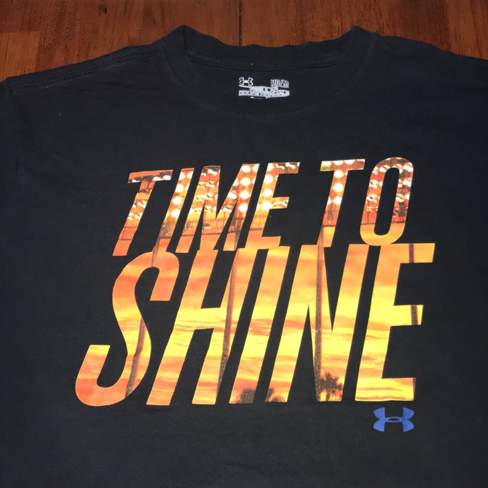 Under armour T-shirt size medium black